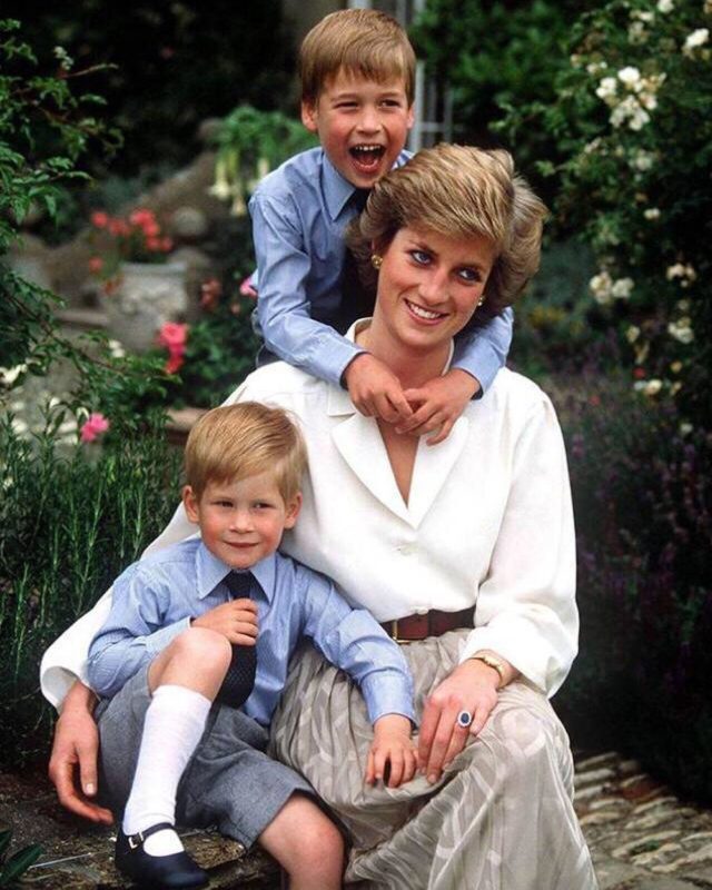 Принцесса Диана с сыновьями — принцем Чарльзом и Уильямом