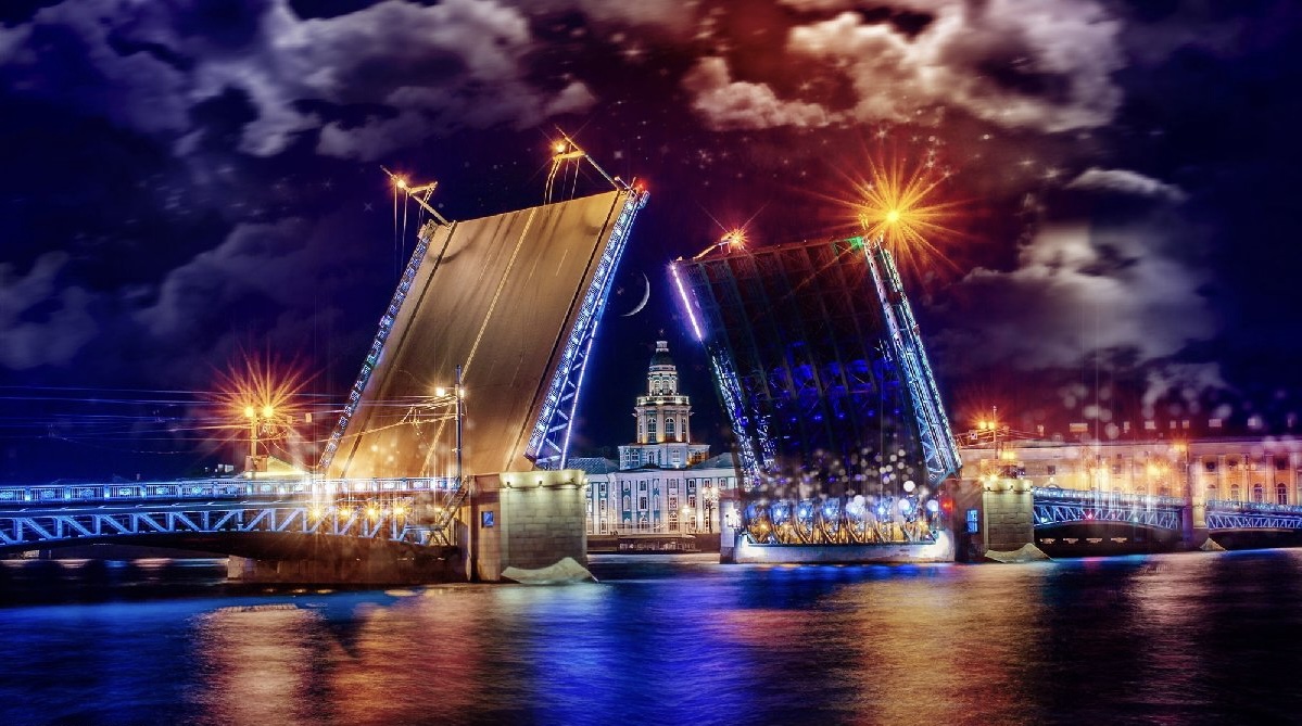 Во время белых ночей в Питере разводят девять мостов — включая Литейный, Большеохтинский, Троицкий, Володарский, Дворцовый