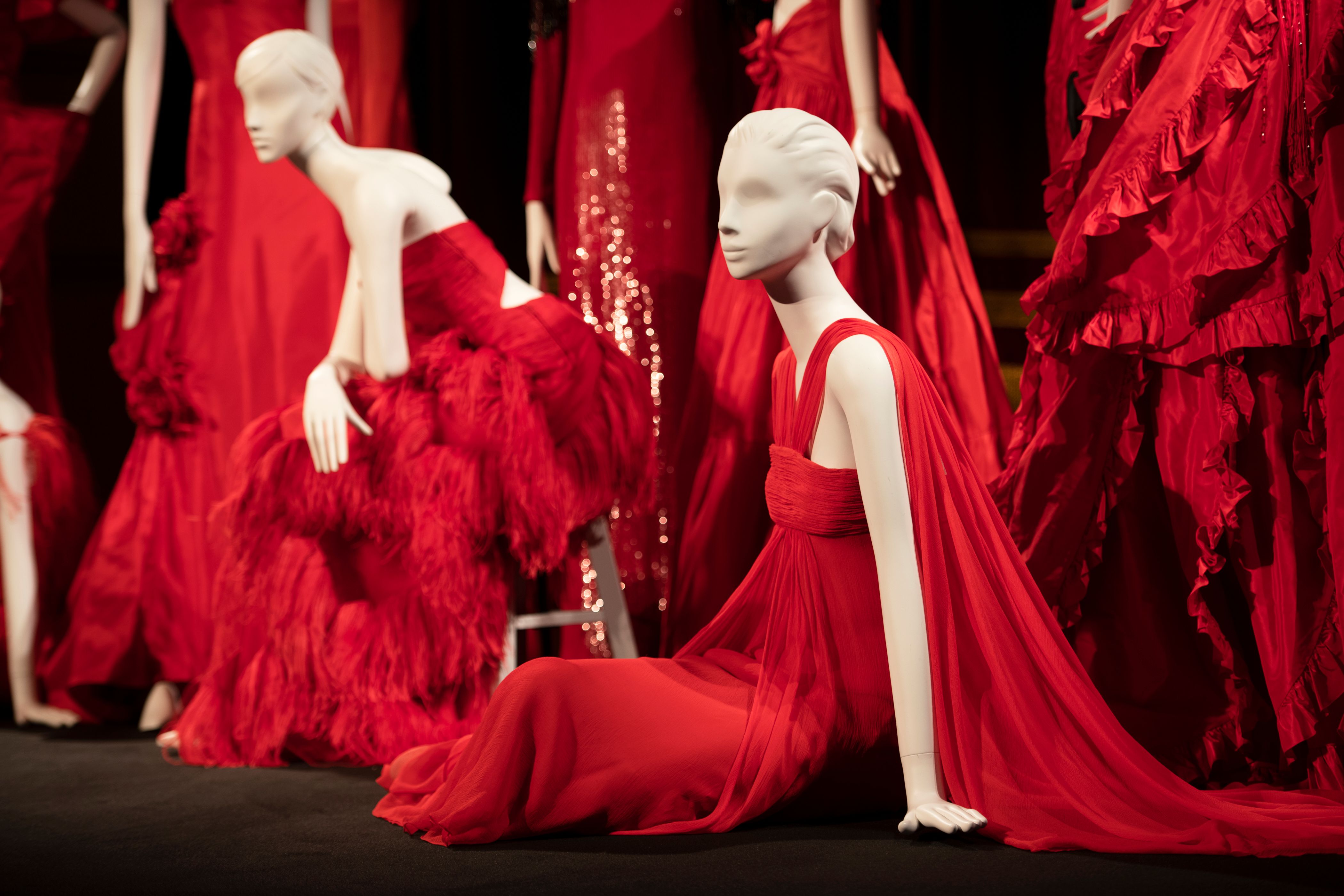 Выставка-ретроспектива «Valentino. Платья для сцены»