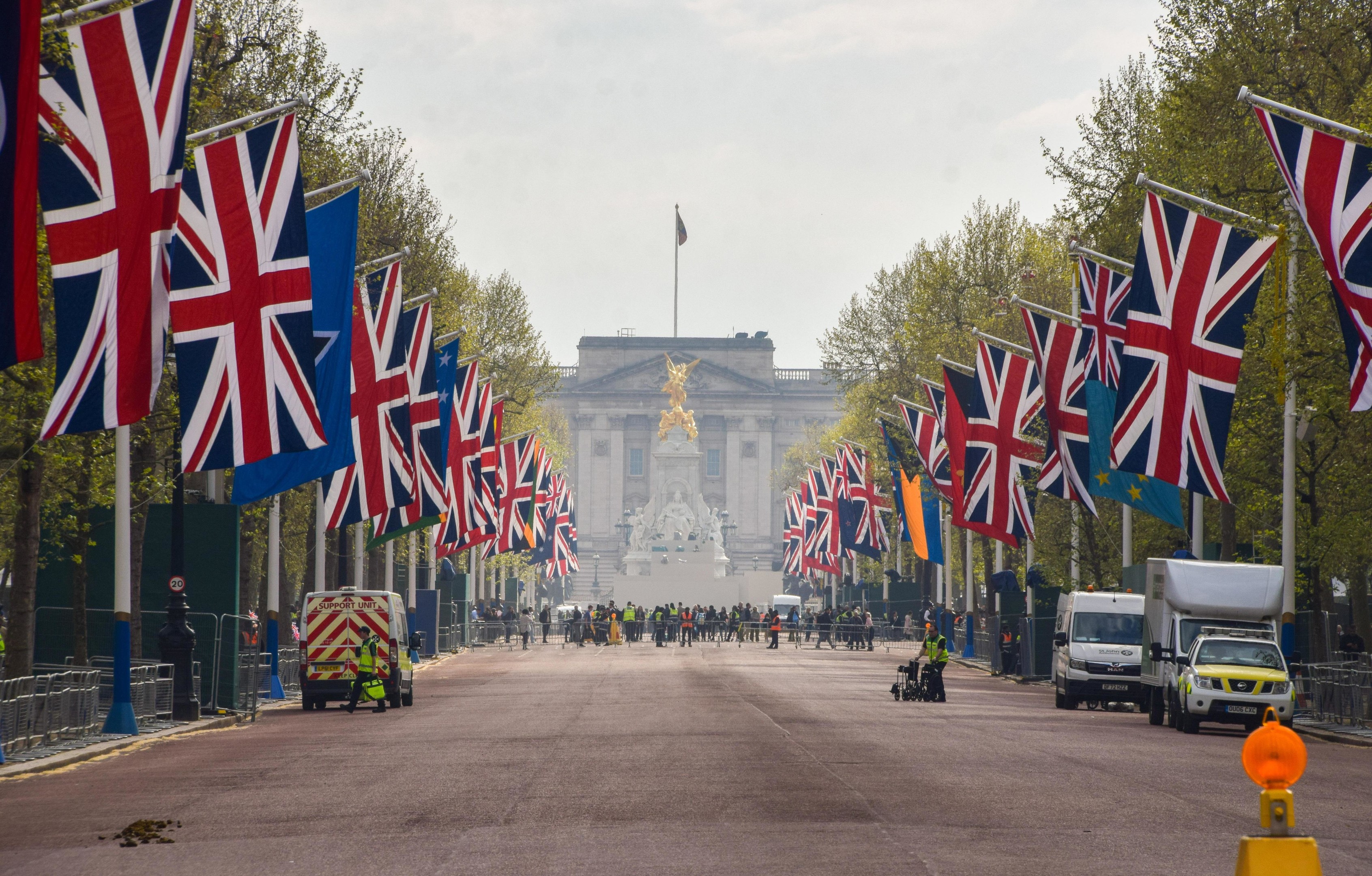 К торжественному мероприятию Лондон украсили флагами