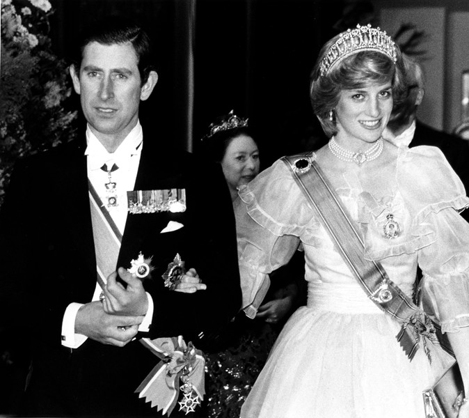 Принцесса Диана и принц Чарльз на приеме в 1982 году