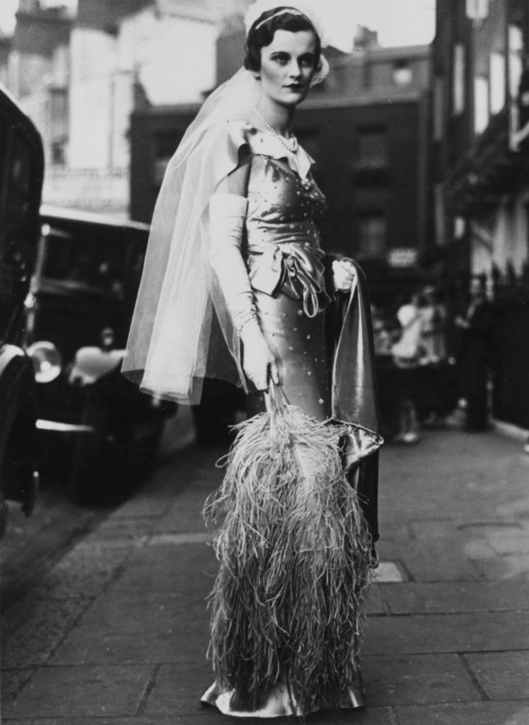 Маргарет Уигхэм на пути в Букингемский дворец в 1930 году. Тогда ее представили ко двору, и богатая красавица получила неофициальное звание «дебютантки года»