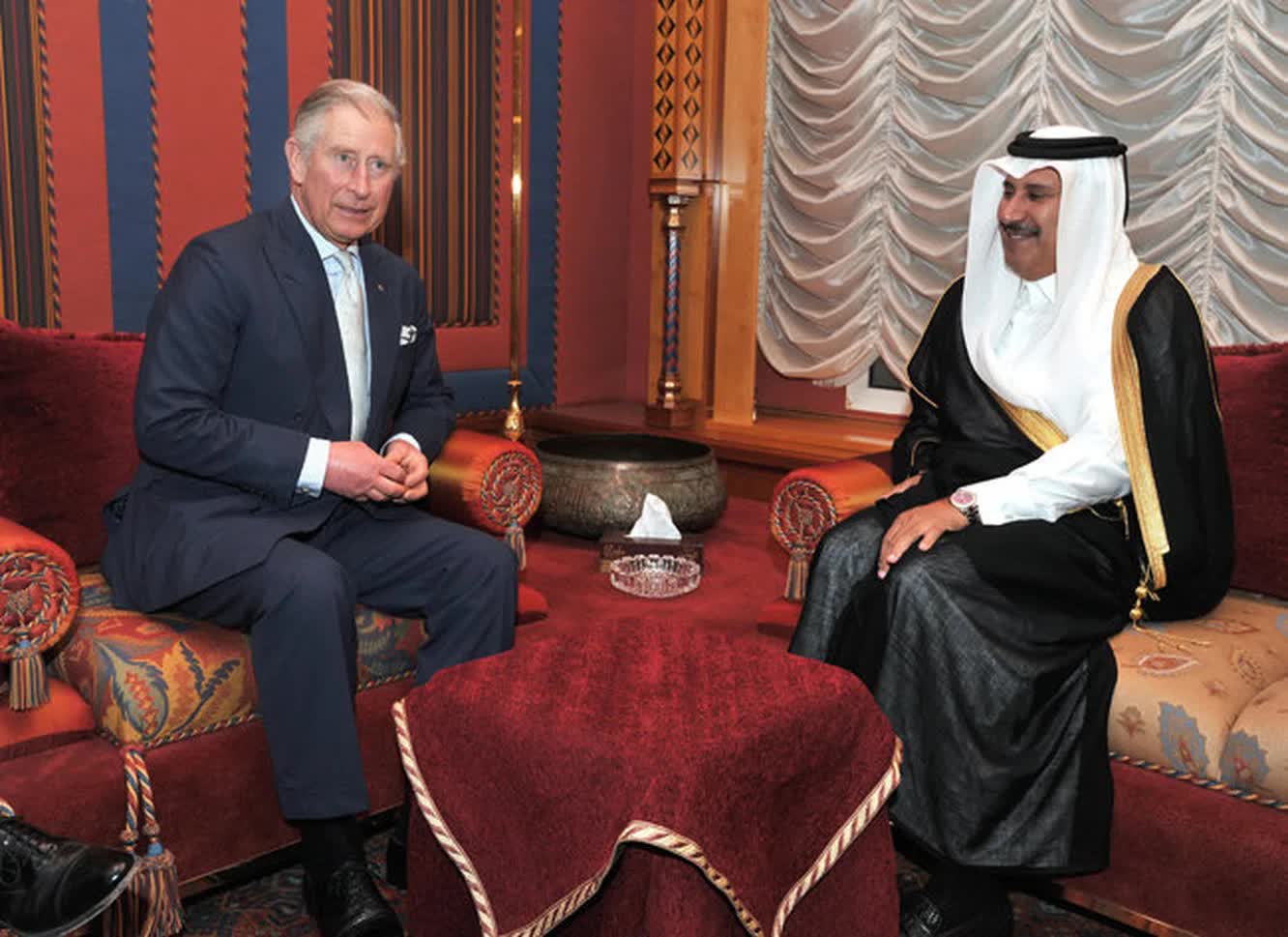 Шейх Катара во время частной встречи с принцем Чарльзом в его лондонской резиденции Кларенс-Хаус