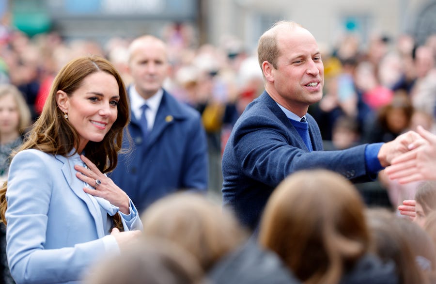 Принц Уильям и Кейт Миддлтон во время визита в Уэльс