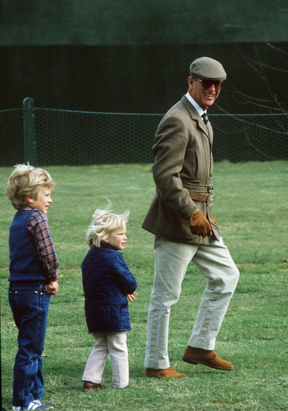 Принц Филипп с внуками Питером и Зарой Филлипс на Королевском виндзорском конном шоу, 1984 год