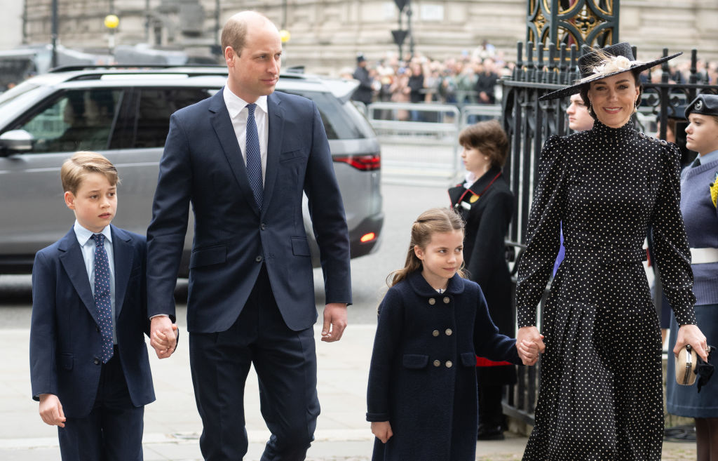 Принц Джордж, принц Уильям, принцесса Шарлотта и Кейт Миддлтон 