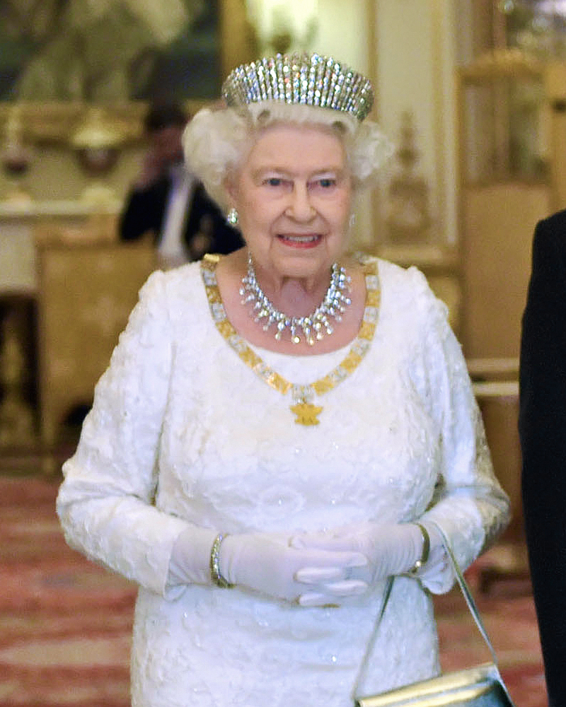 Елизавета II в тиаре королевы Марии и ожерелье короля Саудовской Аравии