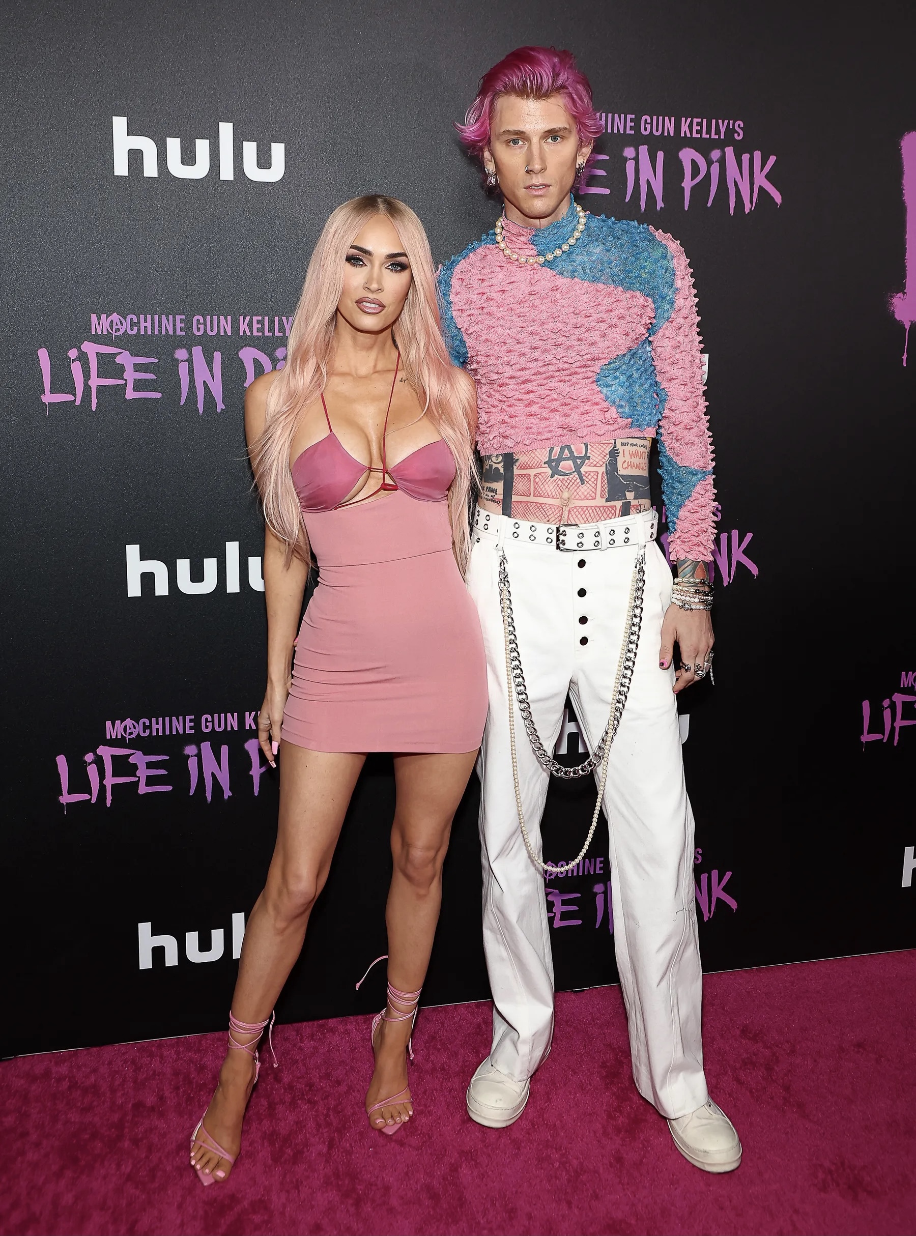  Меган Фокс и Колсон Бэйкер на премьере фильма «Жизнь в розовом», 2021 год