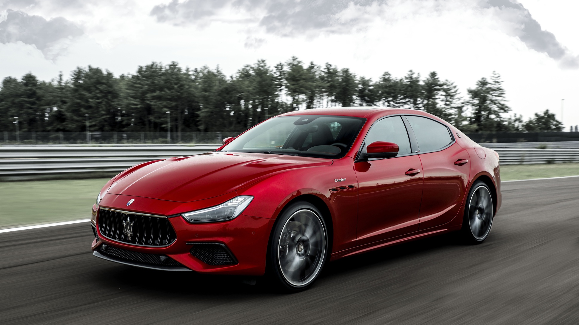 Автомобиль премиум-класса Maserati