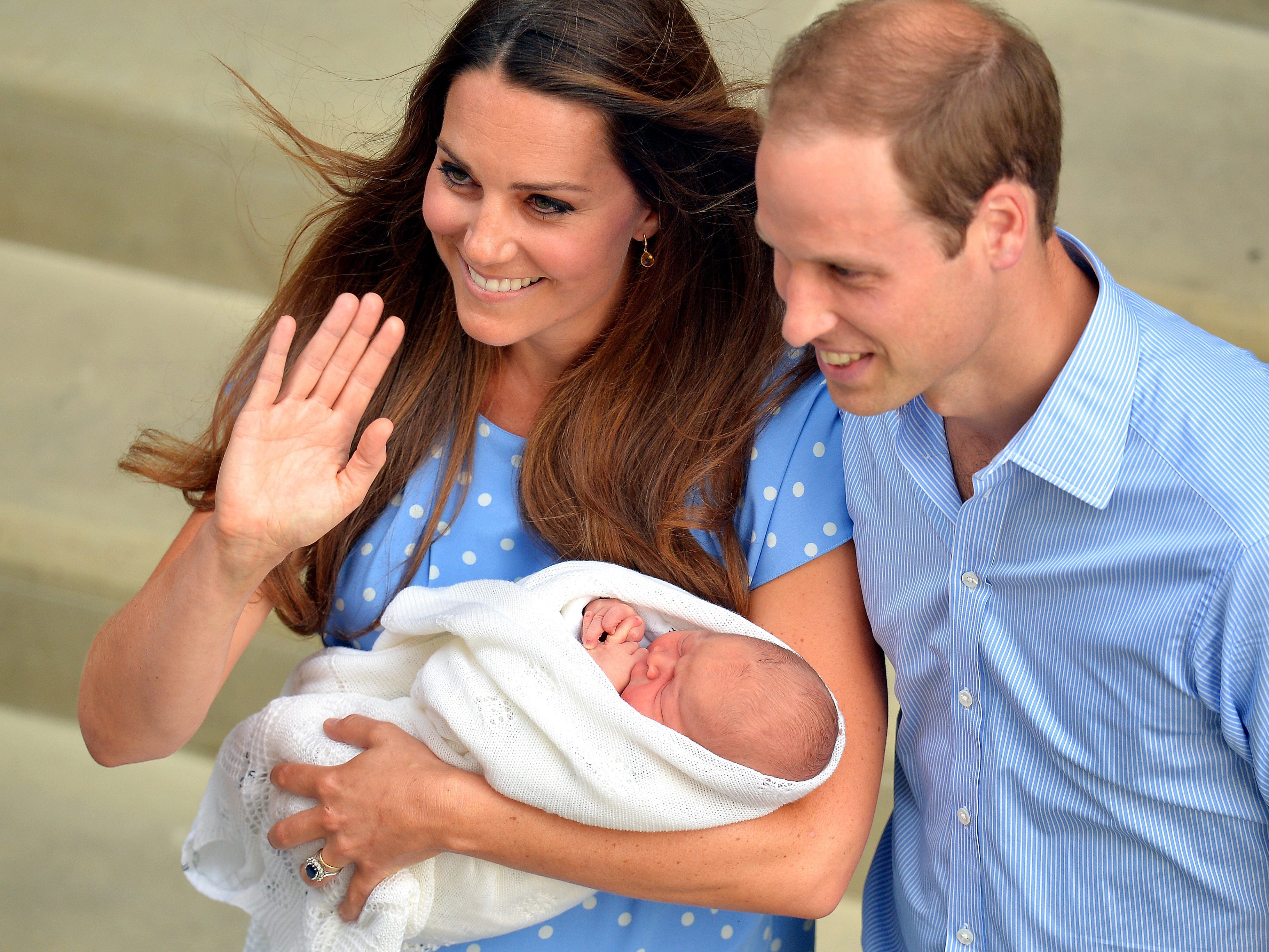 Принц Уильям и Кейт Миддлтон с новорожденным принцем Джорджем