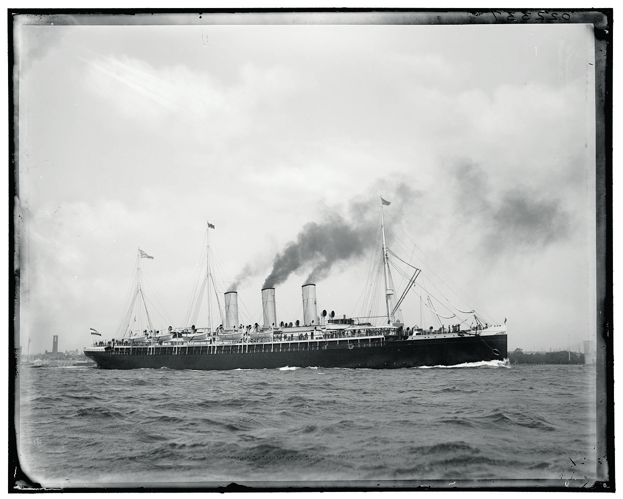 Роскошное судно Augusta Victoria, спущенное на воду в 1889 году, компании Hamburg America Line
