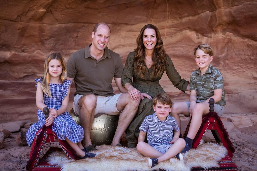 Кейт Миддлтон и принц Уильям с детьми принцем Джорджем, принцессой Шарлоттой и принцем Луи