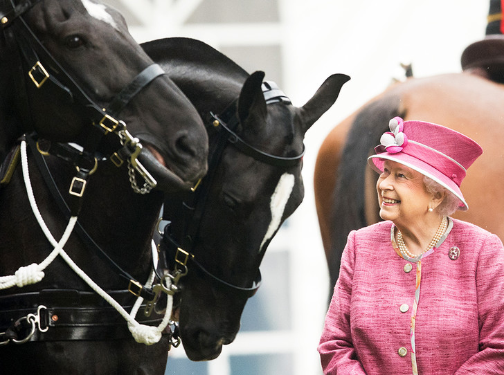 Елизавета II на королевских скачках Royal Ascot 