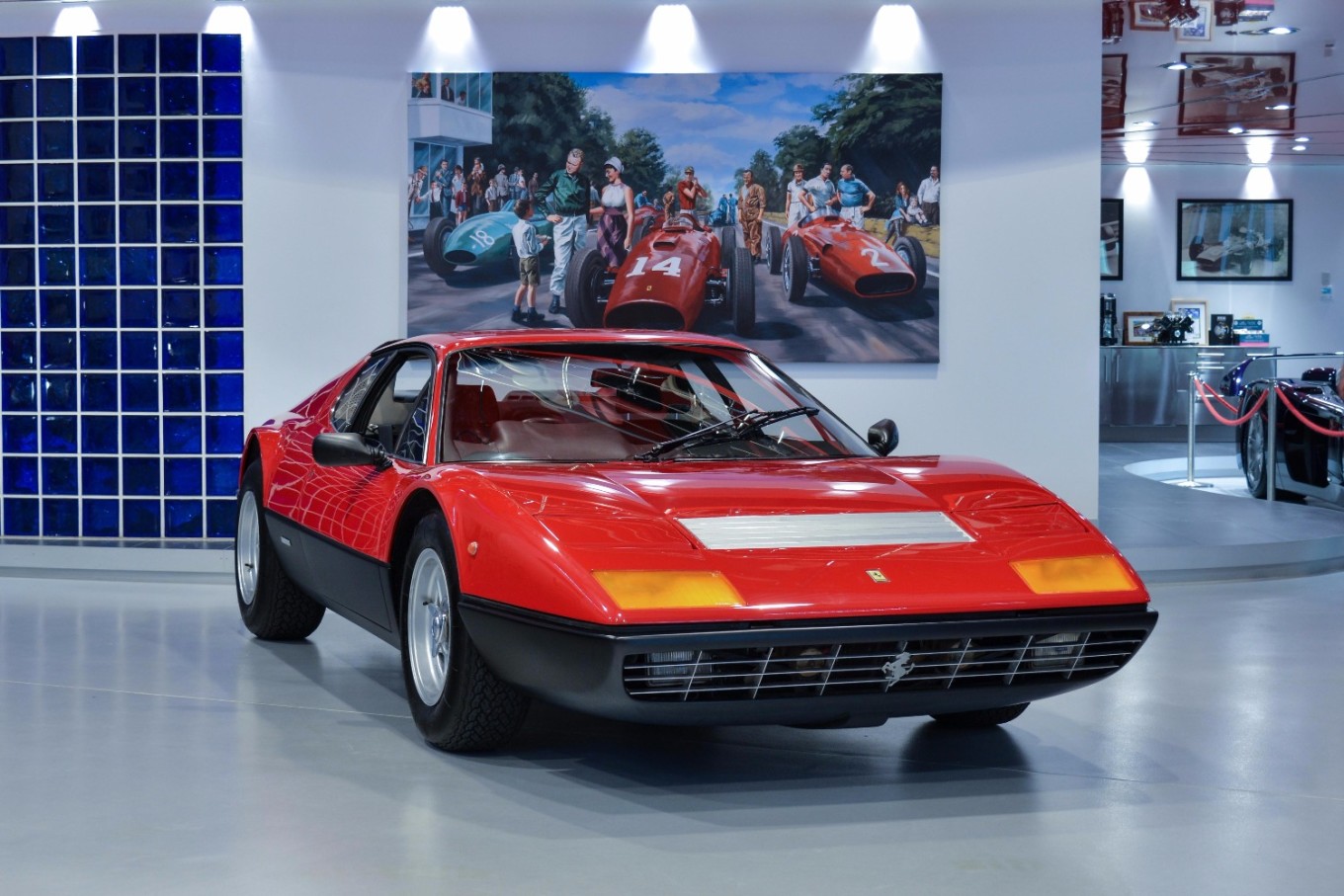 В 1971 году была представлена первая модель серии — Ferrari 365 GT4 BB. Использованный в ней двигатель Berlinetta Boxer имел мощность в 340 лошадиных сил, а максимальная скорость составляла 304 км/ч