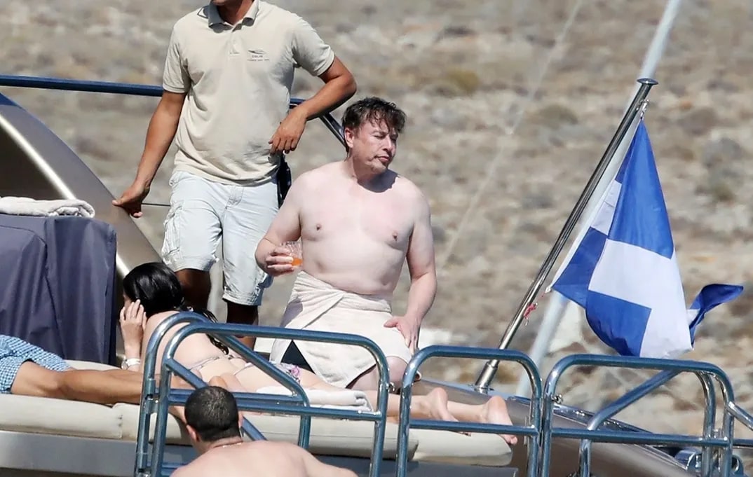 Илон Маск на яхте в Греции