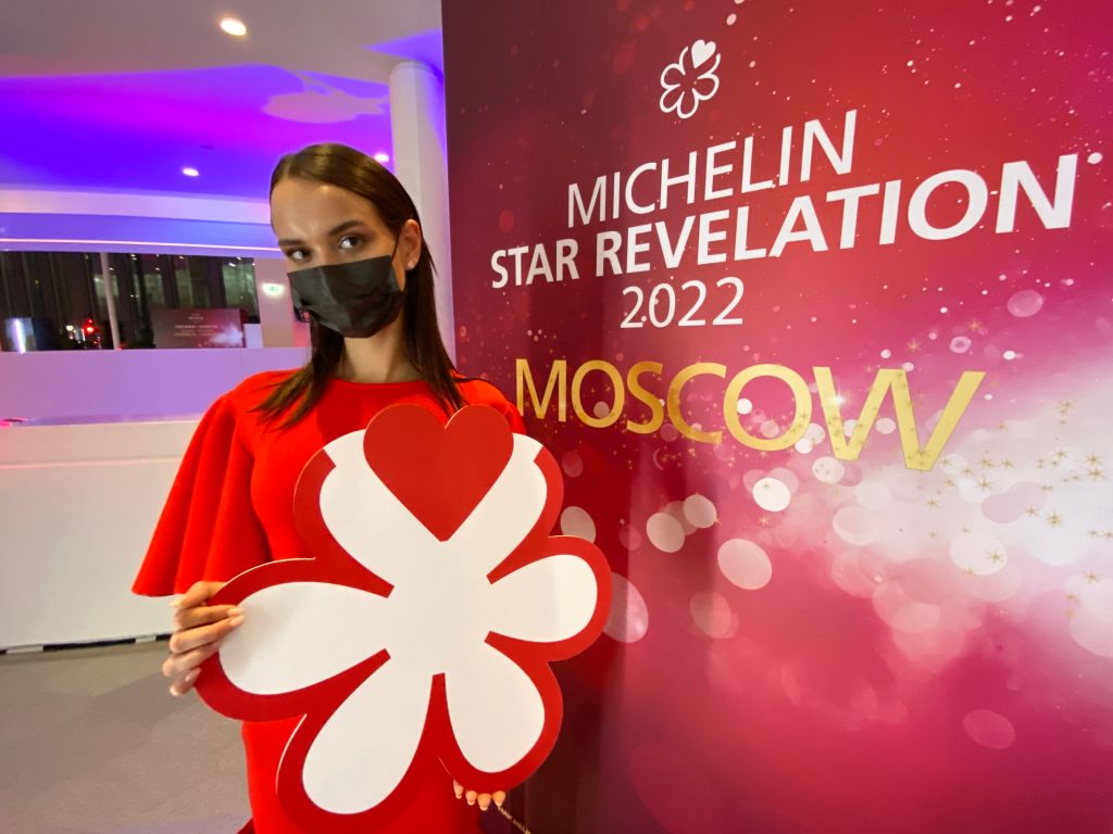 Мишленовскими ресторанами в Москве можно считать не только те, что удостоились звезд, но и заведения, которые получили особые отметки в гиде.