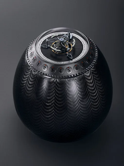 Часы St. Peterburg Easter Egg Tourbillon Антона Суханова с чёрной гильошированной эмалью напоминают о пасхальных яйцах Фаберже Часы St. Peterburg Easter Egg Tourbillon Антона Суханова с чёрной гильошированной эмалью напоминают о пасхальных яйцах Фаберже