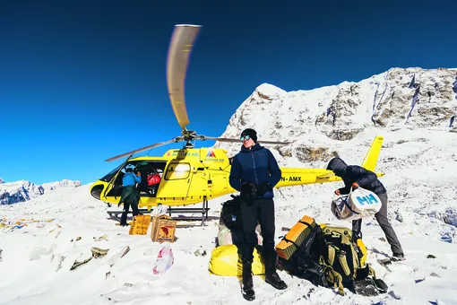 Вертолёт на леднике Кхумбу в базовом лагере вернёт туристов в Луклу