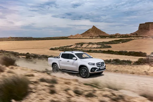 Mercedes-Benz X-Class представили в 2017-м и выпускали менее трёх лет. Покупатели просто не признали в перелицованном Nissan Navara настоящий Mercedes. Успели собрать около 50 000 штук Mercedes-Benz X-Class представили в 2017-м и выпускали менее трёх лет. Покупатели просто не признали в перелицованном Nissan Navara настоящий Mercedes. Успели собрать около 50 000 штук