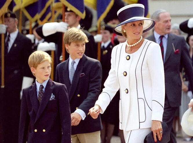 Принцесса Диана с принцами Гарри и Уильямом
