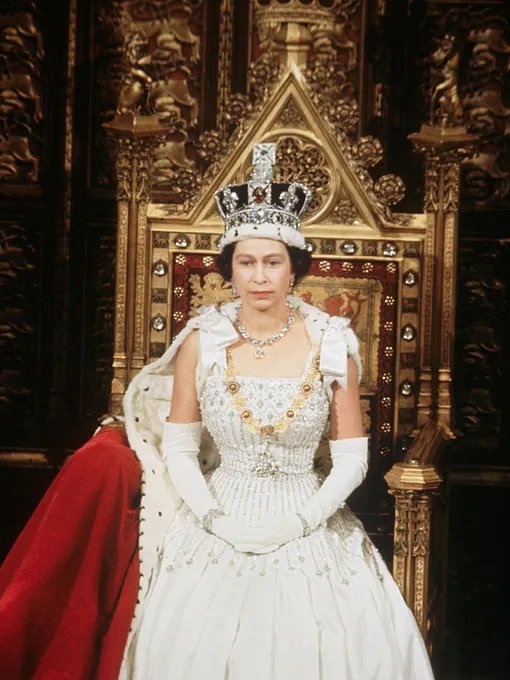 На следующий день после своего 40-летия Елизавета II выступила с речью на государственном открытии парламента,