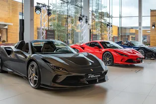 Долгожданные итальянки: до России добрались три новинки Ferrari