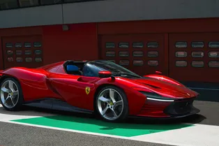 Самая быстрая Ferrari: гиперкар Daytona SP3 стал третьей моделью линейки Icona