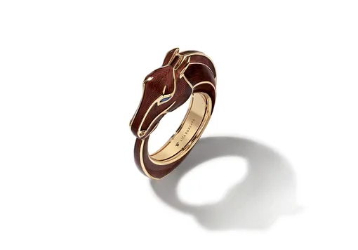 Кольцо в виде конской головы с сапфировыми глазами