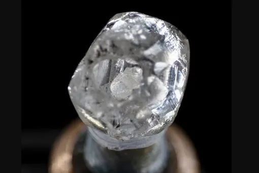 Драгоценная матрешка: посмотрите на редчайший алмаз с еще одним алмазом внутри