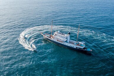 Яхта любви Элизабет Тейлор и Ричарда Бертона поучаствовала в перестрелке «с пиратами»