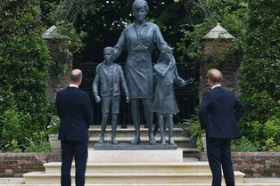 Принцы Гарри и Уильям вместе открыли статую принцессы Дианы