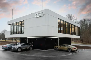 Audi открыла самую шикарную в мире электрозаправку с лаунджем