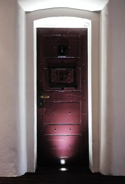 Тюремная дверь в отеле Malmaison