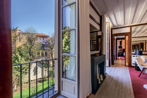 Наполненный светом люкс Borromeo Suite в Portrait Milano своим интерьером и видом на сад напоминает особняки миланской знати Наполненный светом люкс Borromeo Suite в Portrait Milano своим интерьером и видом на сад напоминает особняки миланской знати