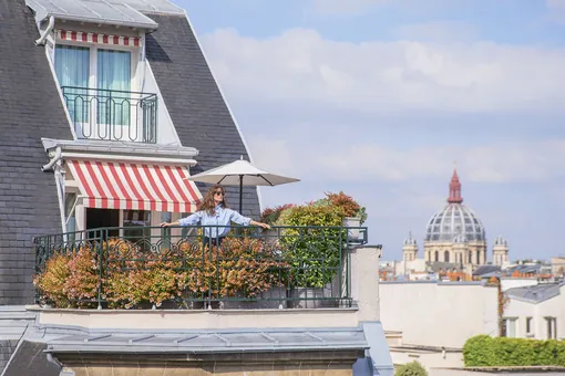 С балконов отеля открывается невероятно прекрасный вид на парижские кварталы, достопримечательности и парки