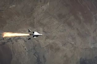 Веха космического туризма: корабль Virgin Galactic поднялся к границе с космосом Веха космического туризма: корабль Virgin Galactic поднялся к границе с космосом