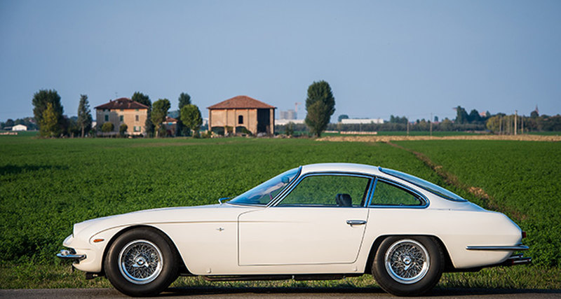 Отреставрированный суперкар Lamborghini 350 GT вернулся на трассу