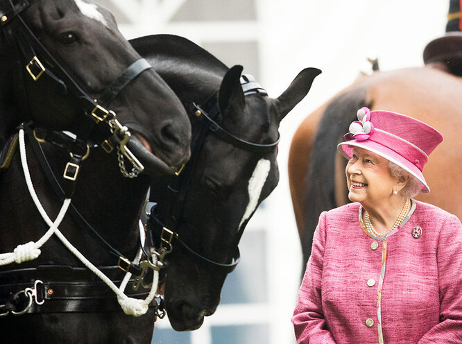 Елизавета II на королевских скачках Royal Ascot