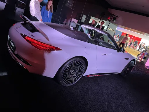 Белый Mercedes-Maybach SL 680 Monogram Series, ввезенный в Россию по предварительному заказу Белый Mercedes-Maybach SL 680 Monogram Series, ввезенный в Россию по предварительному заказу