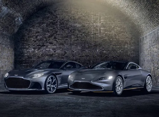 Aston Martin Vantage 007 Edition и DBS Superleggera 007 Edition. Первый автомобиль в фильме не появлялся, а вот на DBS Superleggera ездит Наоми Харрис, исполнившая роль девушки Бонда