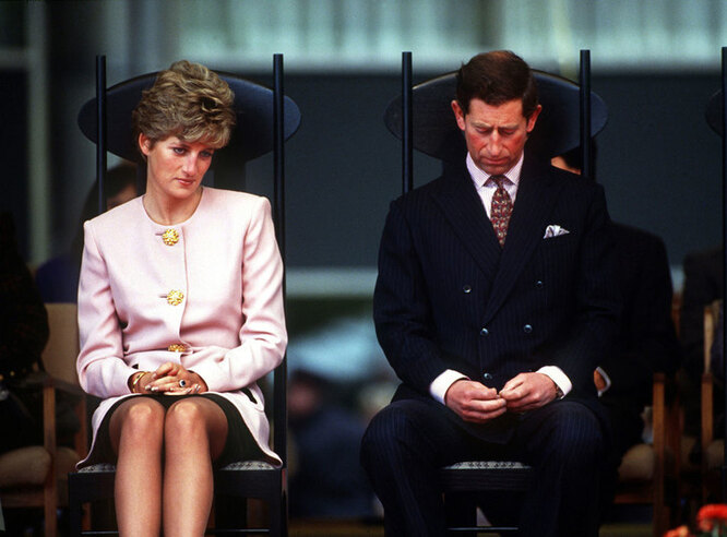 Принц и принцесса Уэльские присутствуют на приветственной церемонии в Торонто в начале своего турне по Канаде, октябрь 1991 год