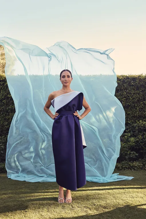 Меган Маркл для фотосессии Variety в платье Carolina Herrera