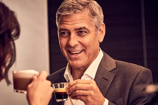 Противостояние Джорджа Клуни и Иэна МакШейна в новом эпизоде звездной саги Nespresso