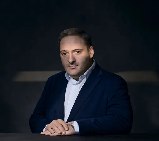 Арман Агаджанян, к. м. н., совладелец и исполнительный директор сети научных клиник «Дантистофф», стоматолог- ортопед, терапевт