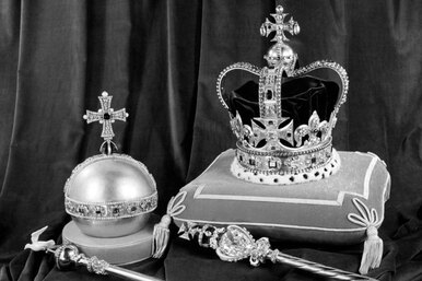 «Ненужный» посох и бриллиант раздора: гид по драгоценным коронационным регалиям Карла III