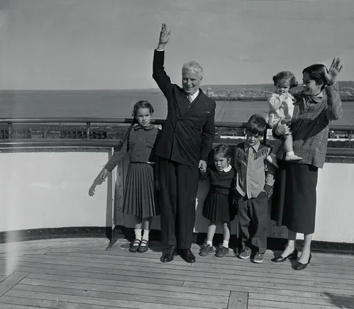 Чарли Чаплин с семьёй