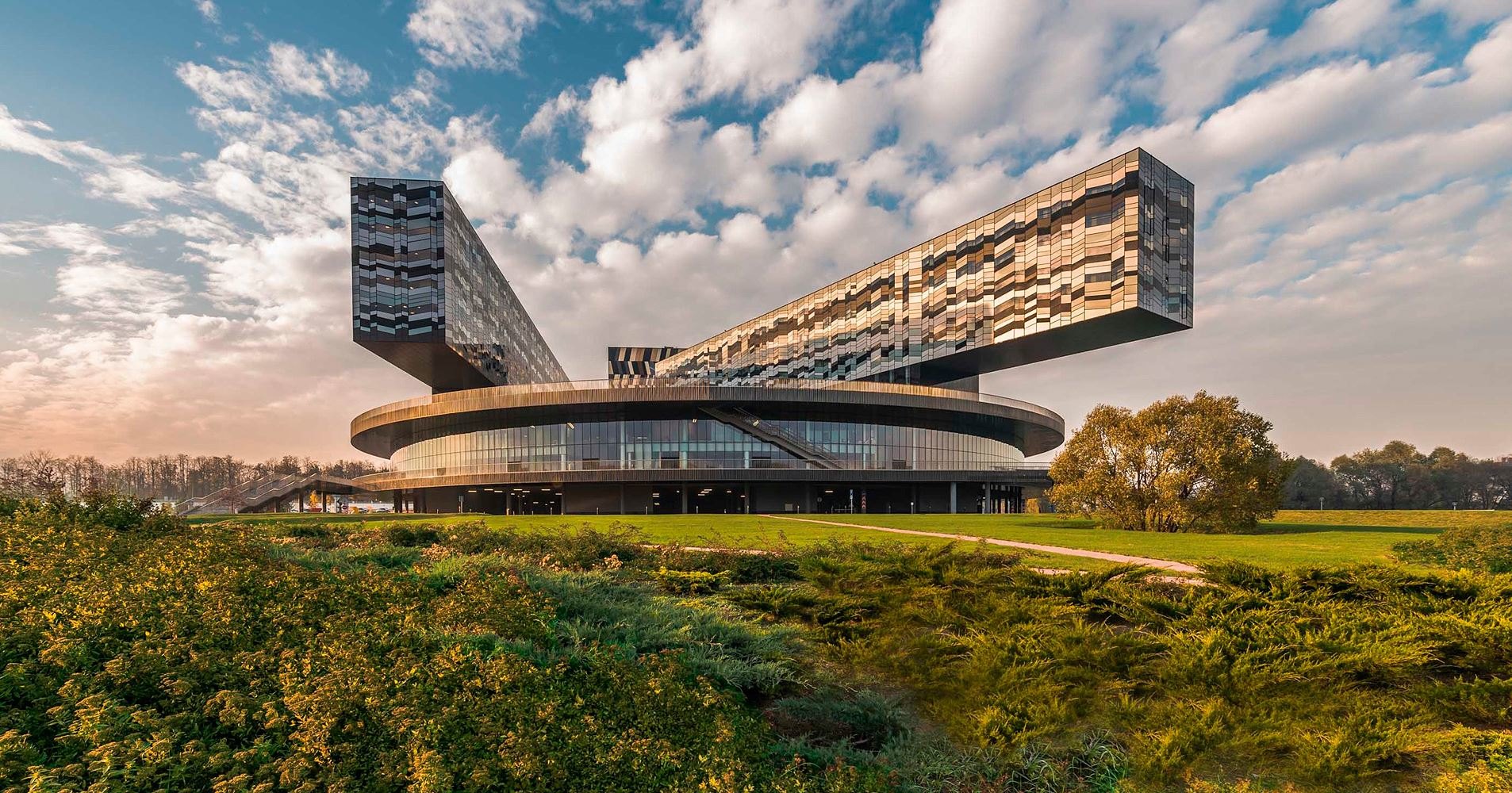 Человек и монумент. Архитектор о том, что скрывается за впечатляющими фасадами зданий | Журнал ...