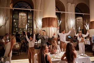 Где встречать Новый год 2026: Leps Asian, Four Seasons Hotel Moscow, Zea, Stella di Mosca, «Публика»