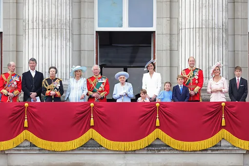 Королевская семья на официальном мероприятии
