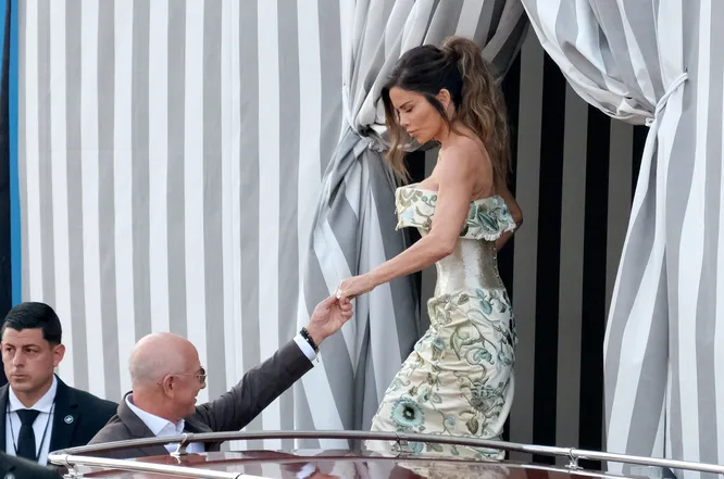 Несколько образов со свадьбы Джеффа Безоса и Лорен Санчес в Венеции шоубиз